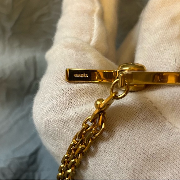 🔥FLASH SALE $299🔥 *NWOT* Authentic gold-toned Hermés Filou glove clip** - Picture 2 of 3